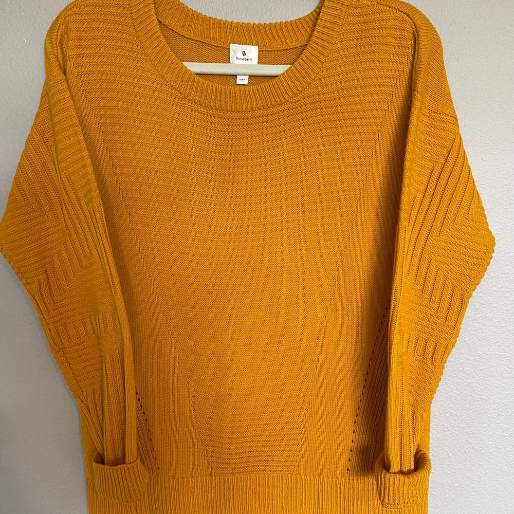 Brighten up your wardrobe with this sweater!
